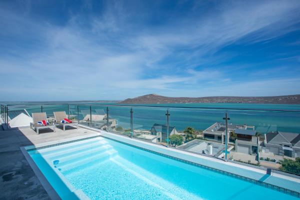 THE VIEW LANGEBAAN LAGOON VILLA WITH HEATED POOL and SOLAR ENERGY, Κράτηση Βίλα Langebaan Western Cape