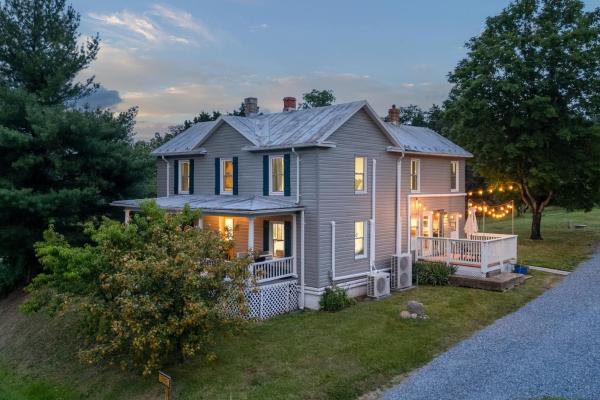 The Orchard, a family friendly home- hot tub, fire pit, yard games, Κράτηση Διακοσστικό σπίτι Luray Shenandoah National Park