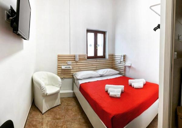 MIRIS home fast and comfortable with self check in 8 minutes walk near Naples airport, Κράτηση Πανσιόν Νάπολη Καμπανία