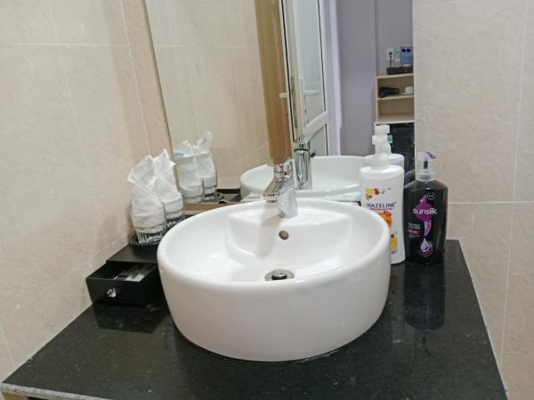 Khách Sạn 20-10, Κράτηση  Ðồng Hới Quang Binh