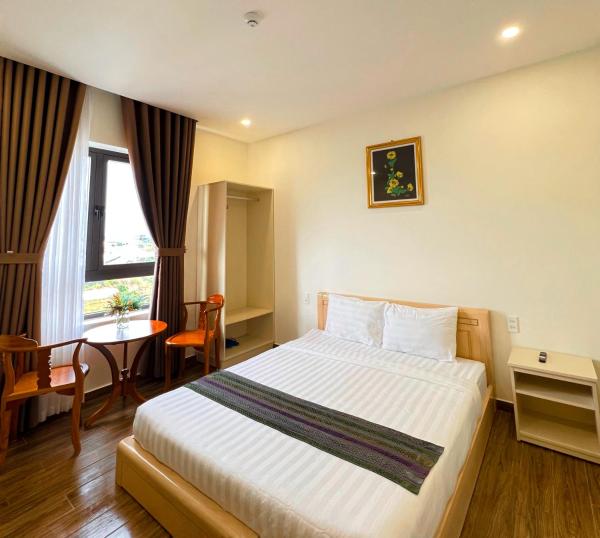 Villa Phong Vân, Κράτηση  Trai Mat Lam Dong