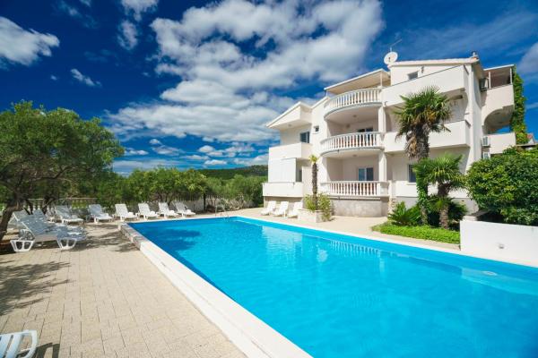 Apartments House Rina - 2, Κράτηση  Ξενοδοχεία στο Vodice με Πισίνα, κοντά στο Bristak Public Beach, Πισίνα