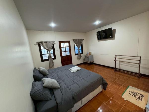 Baan Ni Khun, Κράτηση  Ban Lo Ti Pa Πουκέτ Πόλη