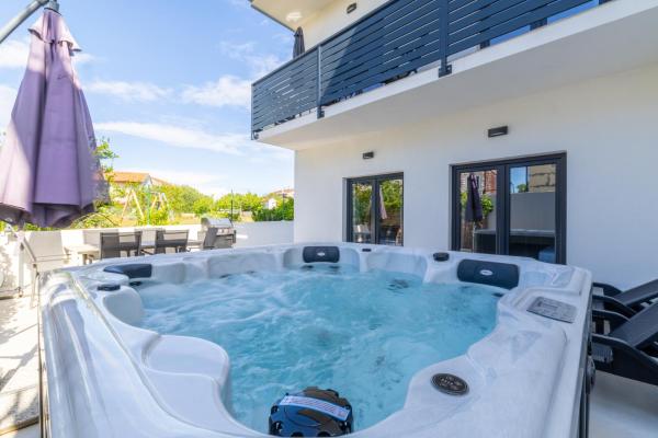 Villa Hidden Gem, Κράτηση  Zečevo Σίμπενικ