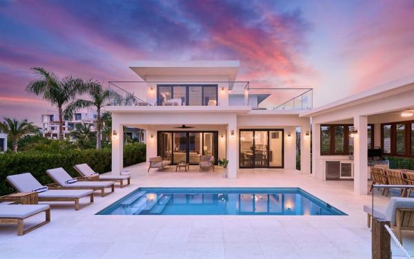 Sunny Bay Estate Villa 4 Bedroom Waterfront, Κράτηση  Providenciales Νήσοι Τερκς &amp; Κέικος