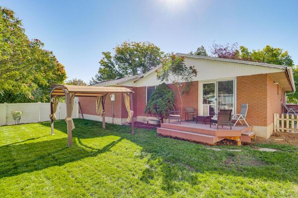 2 Mi to Gardner Village Family Gem with Fenced Yard, Κράτηση  West Jordan Salt Lake County