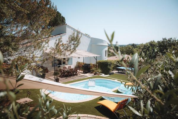 Villa les trois pins, Κράτηση  Venelles Carros